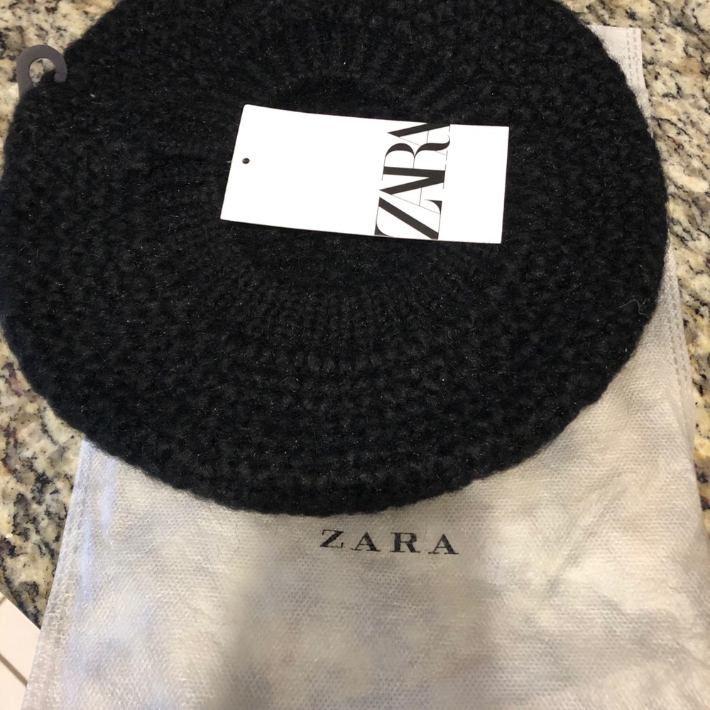 ZARA KNIT BERET HAT